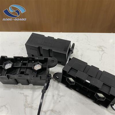 02981001ZXT保险丝座 500A螺栓紧固 底座安装 32V 力特