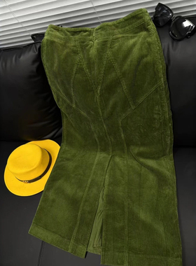 复古绿色高腰显瘦灯芯绒半身裙女2025冬季新款时髦设计A字包臀裙