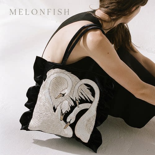 MELONFISH原创黑天鹅刺绣托特包