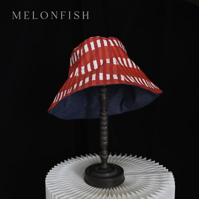 新年礼物红格纹牛仔双面防晒渔夫