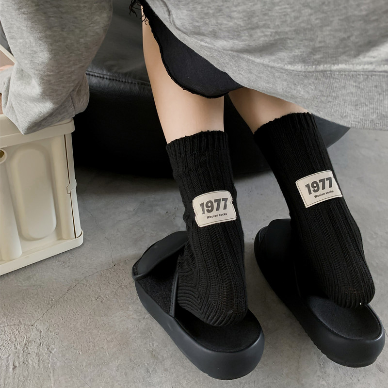 潮牌双针粗线1977布标数字袜