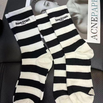 潮牌TM联名黑白条纹MM6刺绣袜子