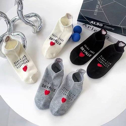 潮牌Humanmade后跟爱心刺绣船袜