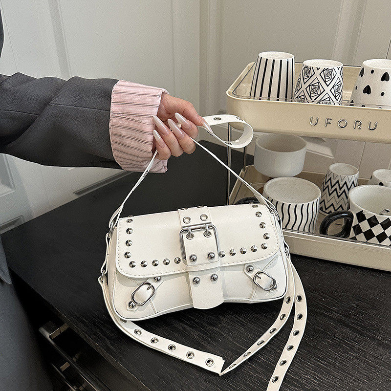 26款新款质感潮辣妹铆钉豹纹个性设计机车单肩斜挎腋下法棍女包包,箱包皮具/热销女包/男包,小方包,淘宝优惠券,粉丝福利购,淘宝优惠卷