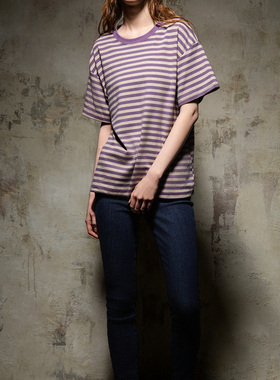 Hanes x Karla2025夏季灰调紫韵慵懒入骨oversize全棉条纹短袖T恤