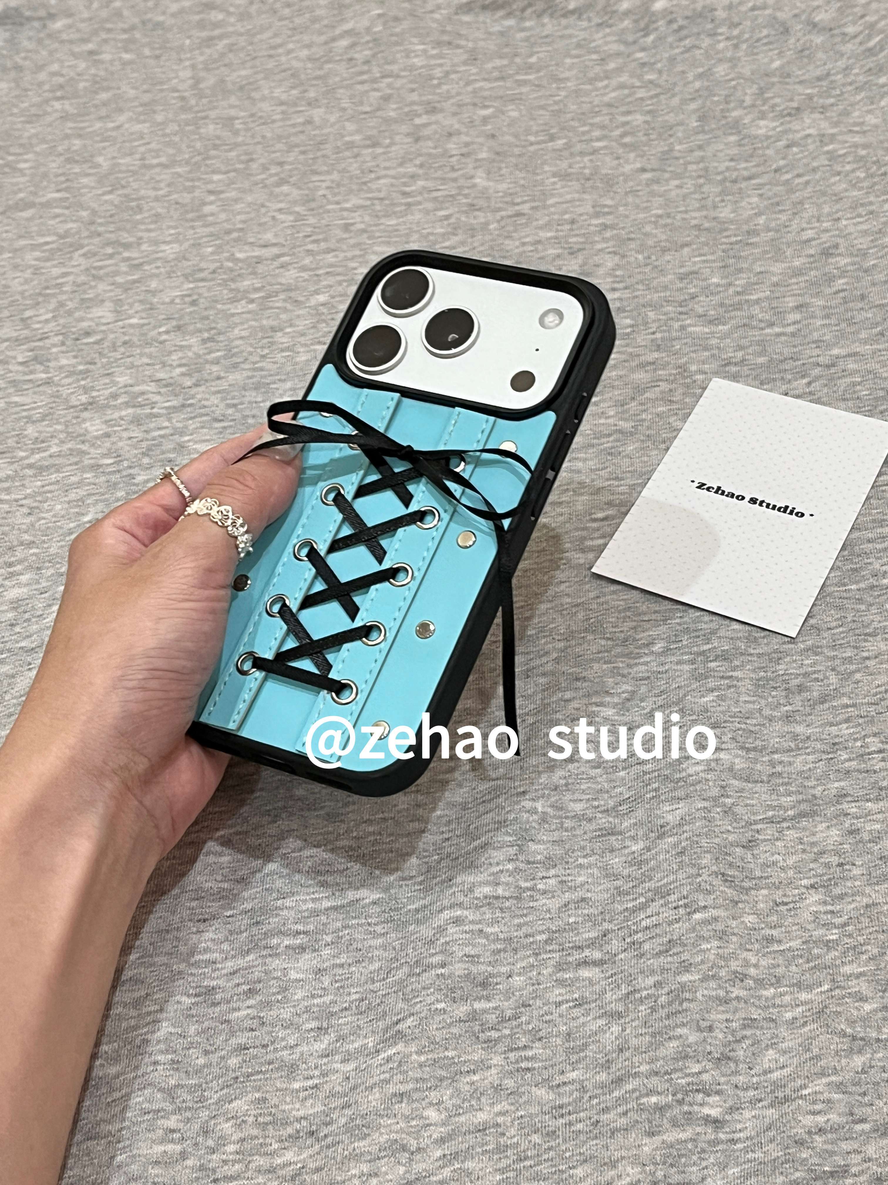 西多士浅蓝底绑带蝴蝶结适用苹果17promax双层iphone16磨砂15甜酷手机壳