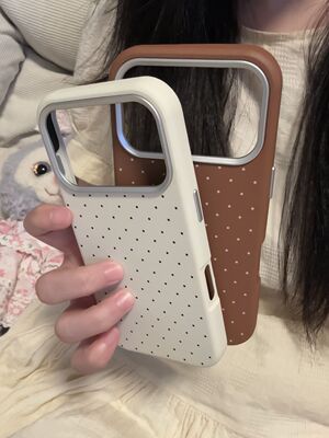 西多士白棕色满屏波点皮质适用苹果1716promax手机壳iphone1514防摔保护套