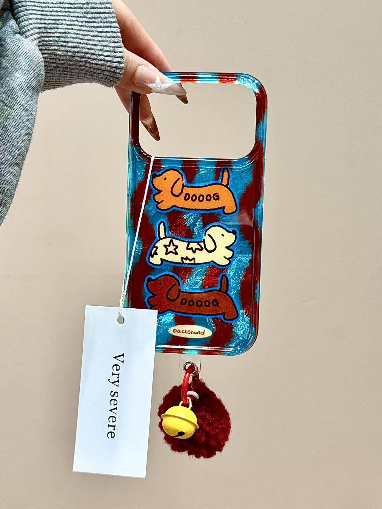 西多士韩风蓝棕波纹腊肠狗毛球挂件适用苹果17promax手机壳15iphone16