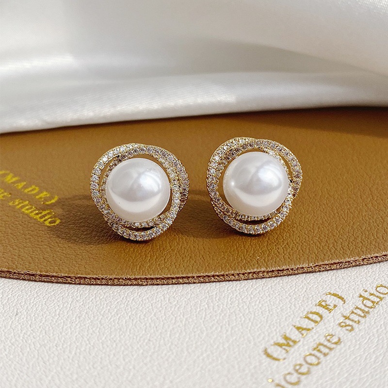 [繁花似锦] 2025法式无耳洞山茶花珍珠耳夹小香风时尚感耳环1727