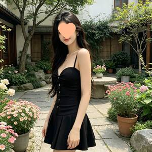法式气质高级感赫本风黑色吊带连衣裙女纯欲性感收腰显瘦百褶短裙