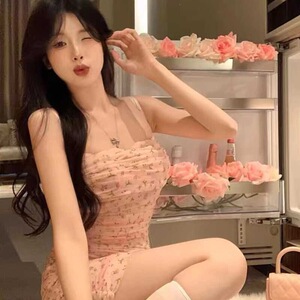 小个子甜美纯欲风少女连衣裙印花褶皱网纱修身显瘦粉色无袖包臀裙