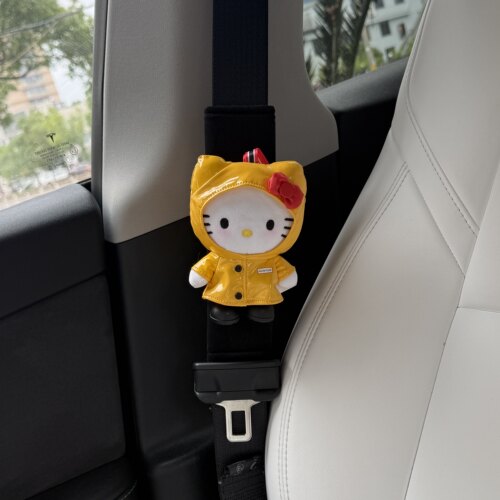 711联名限定黄色雨衣kitty毛绒公仔汽车安全带护肩套车内玩偶新车