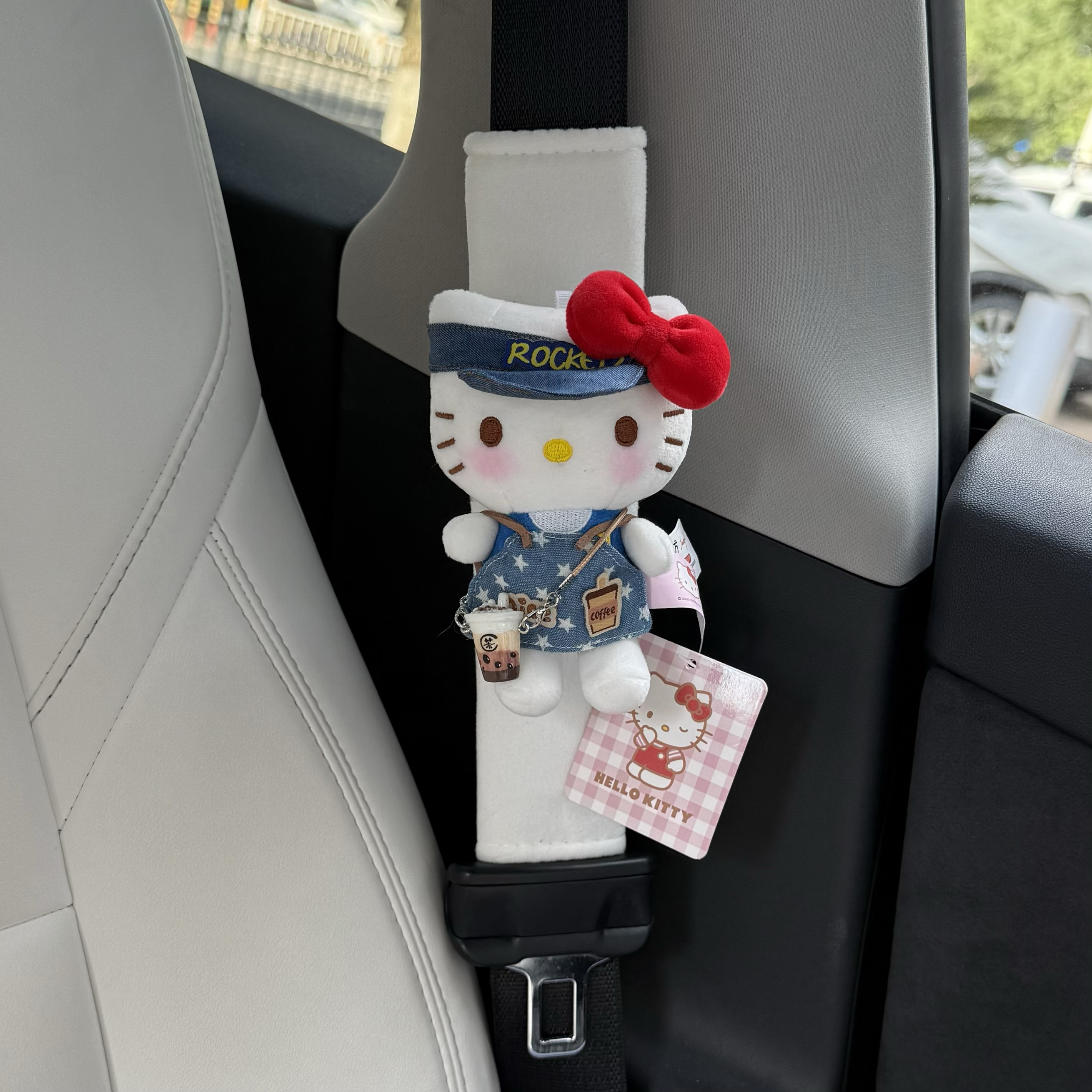 正版奶茶背带裤hellokitty汽车安全带护肩套车载装饰防勒脖防磨衣