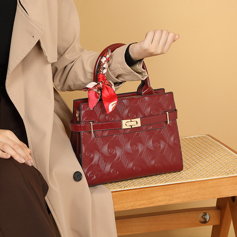红色女士包包2025新款轻奢大气中年妈妈款结婚包喜婆婆手提斜挎包