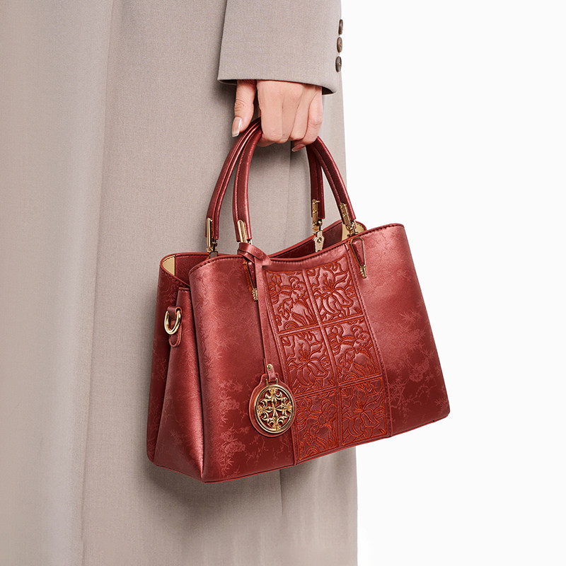 红色包包女新中式刺绣高级感手提包中年妈妈包国风喜婆婆斜挎婚包