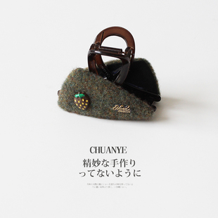 川野法式秋冬毛绒三角形草莓抓夹女新款精美时尚鲨鱼夹小号发量少