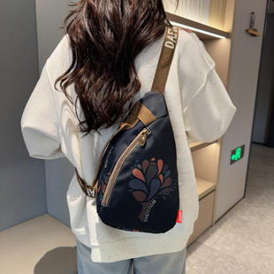 女士包防水牛津布胸包2025新款 时尚 斜挎包轻便旅游运动休闲单肩包