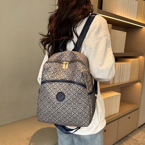 百搭双肩包女2026新款时尚印花轻便背包休闲大容量书包防盗旅行包