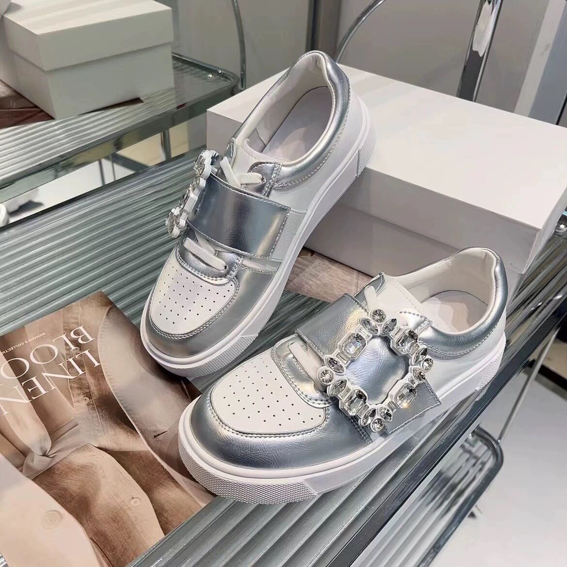 真皮厚底小白鞋女2026春秋新款方扣水钻厚底增高一脚蹬软底板鞋女