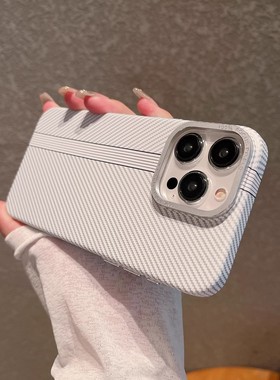 超薄浮雕碳纤维纹适用苹果16pro手机壳新款磁吸充电iphone17promax防摔14plus金属按键高级感13/15pm硬外壳男