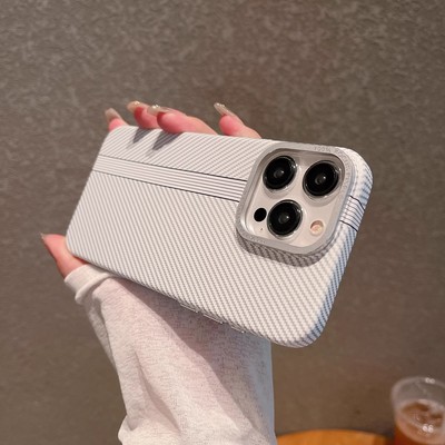 超薄浮雕碳纤维纹适用苹果16pro手机壳新款磁吸充电iphone17promax防摔14plus金属按键高级感13/15pm硬外壳男