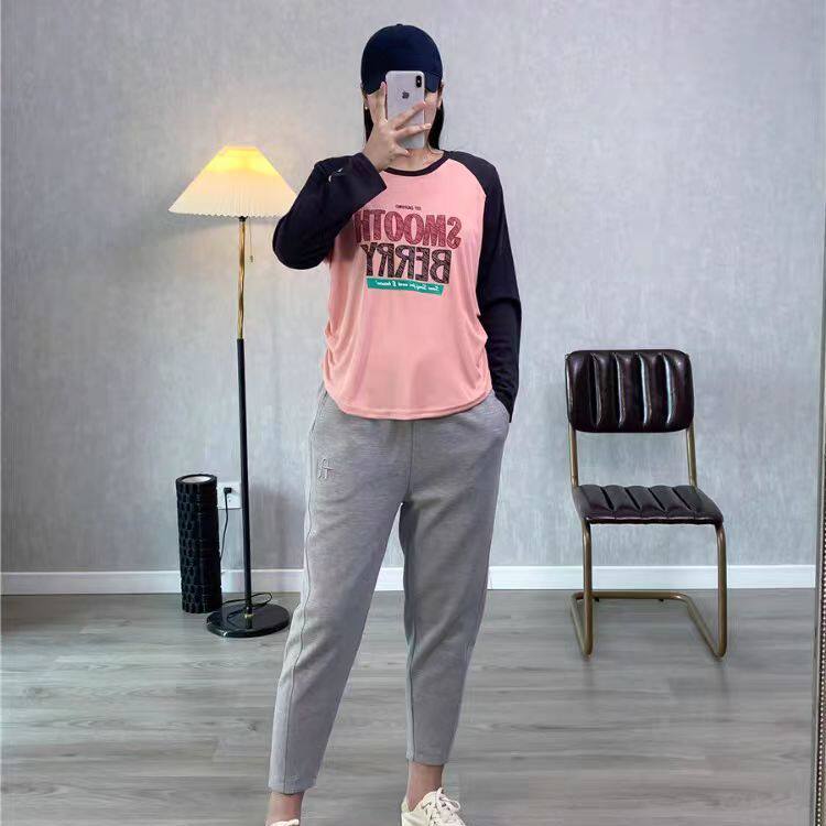 胖mm显瘦上衣女春秋季新款大码300斤侧边褶皱插肩字母印花长袖T恤