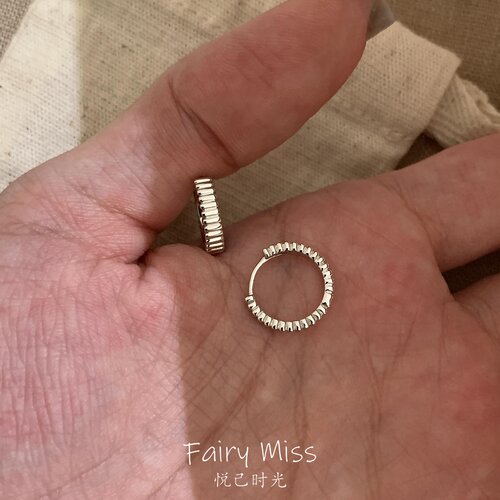 简约肌理素圈冷光金属感女士耳环