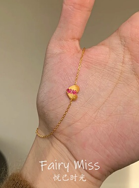 双面佩戴红宝爱心手链甜妹显手白