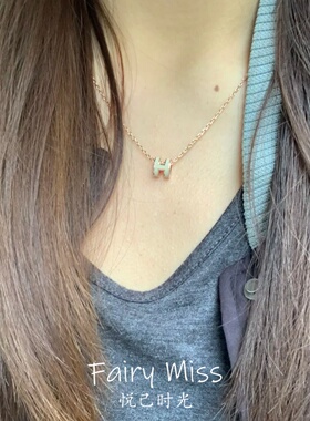 颈字母H珐琅工艺吊坠金色锁骨链