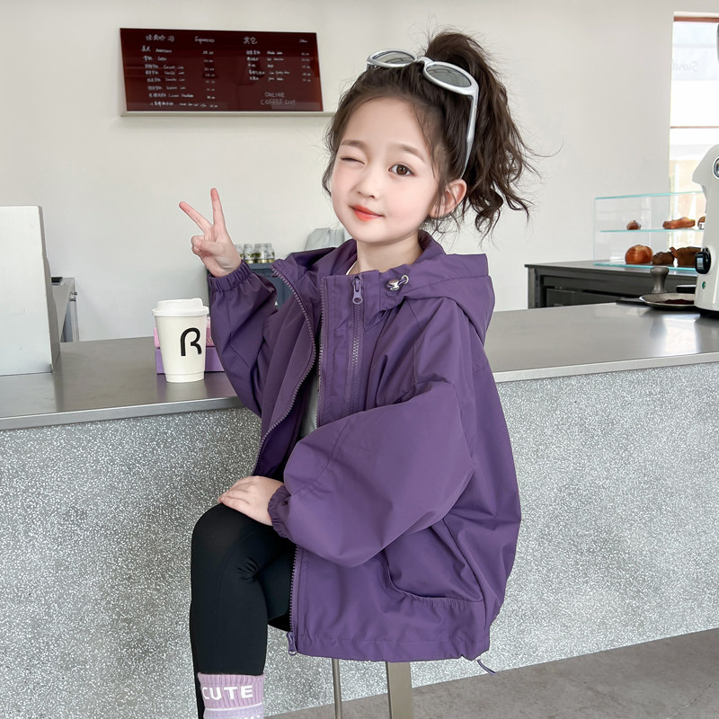 女童冲锋衣春秋款儿童外套2026新款洋气女孩夹克宝宝春季连帽风衣