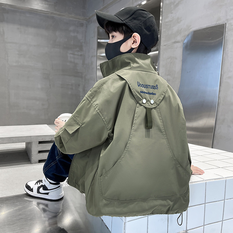 男童外套春装2026新款网红炸街中大童洋气冲锋衣儿童春秋立领夹克图片