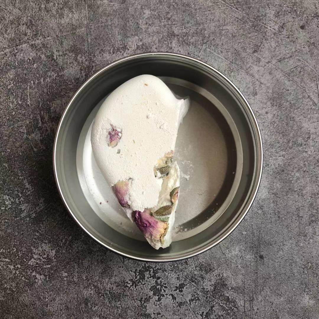 体验试用 英国lush玫瑰恋人气泡弹限量款 精油泡澡球 tisty tosty