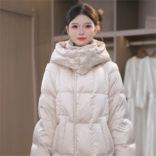 2026新款今年流行爆款中年女士妈妈装高蓬白鹅绒设计感轻奢羽绒服