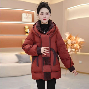 2026新款今年流行爆款安格拉红连帽围巾保暖过膝羽绒服宽松冬装