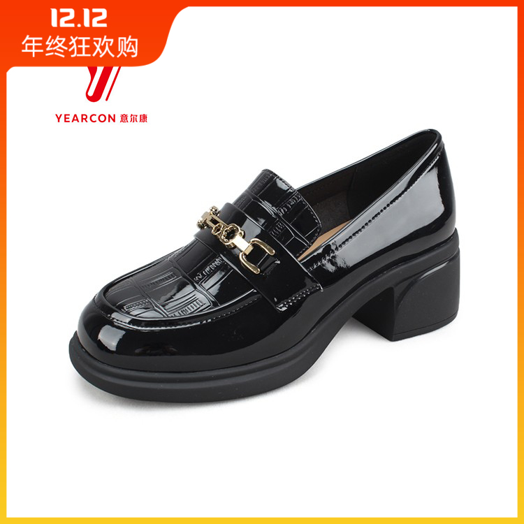 意尔康鳄鱼纹亮皮粗跟中口单鞋
