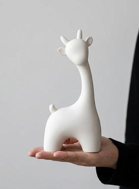 简约白色长颈鹿装饰摆件