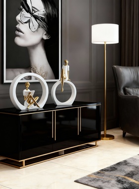 现代轻奢客厅高档人物雕塑摆件