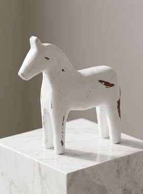 白色木质小马摆件精致桌面装饰