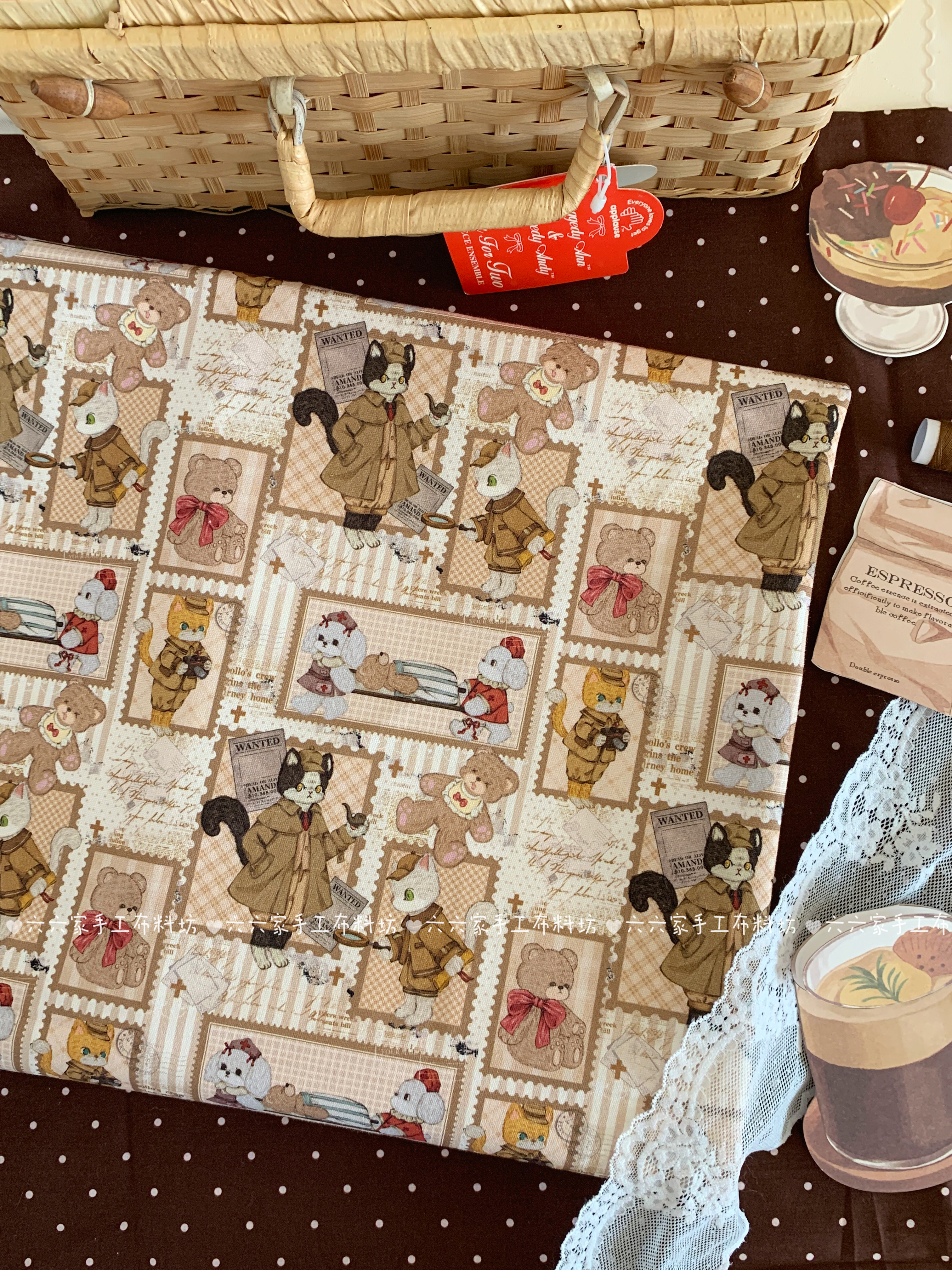 全棉可爱卡通八安帆布印花布料侦探猫猫杯垫围裙包包手工diy面料