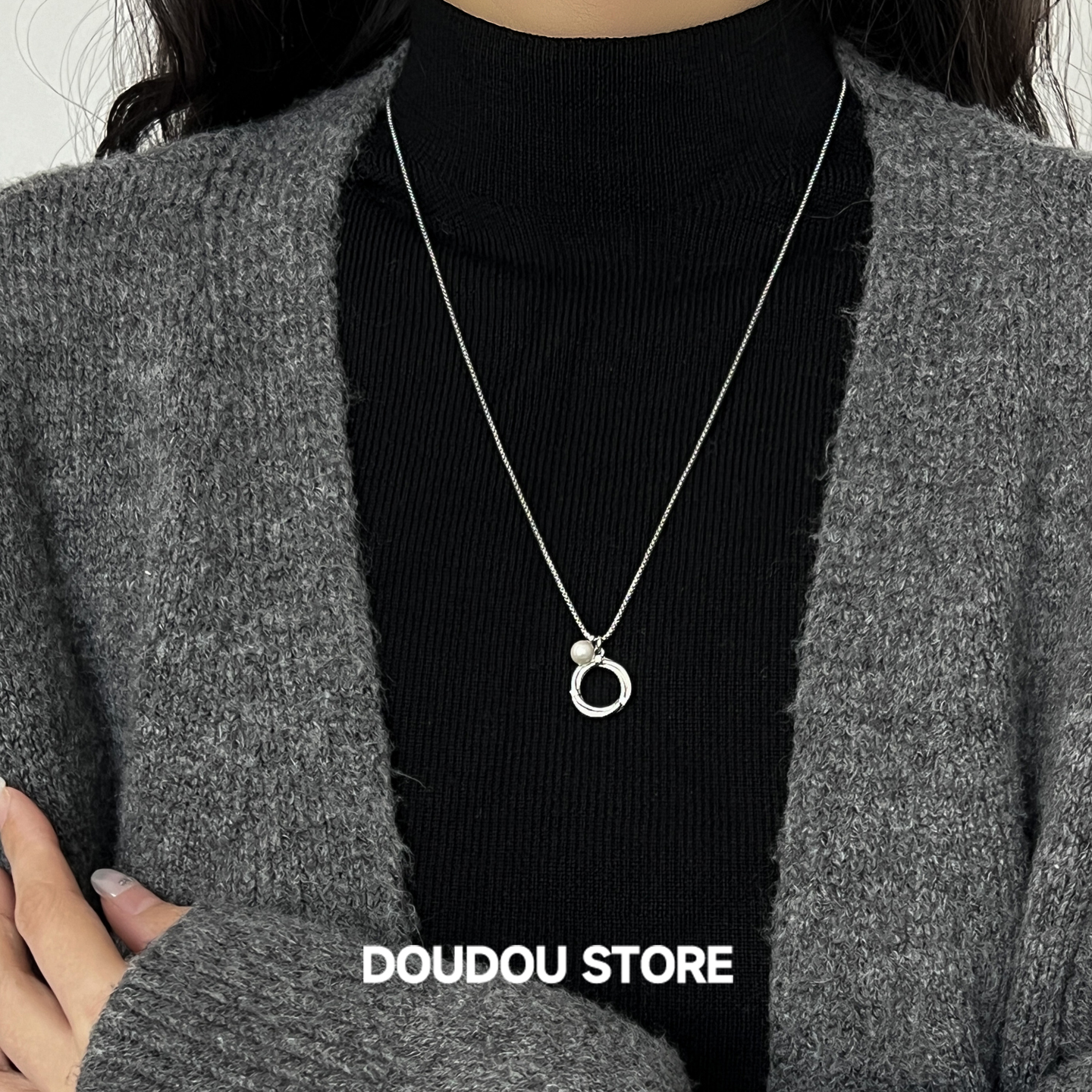 DOUDOUSTORE保色简约圆环珍珠毛衣链项链女银色锁骨链圆环吊坠ins