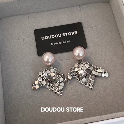 粉色强光珍珠爆闪流苏耳环