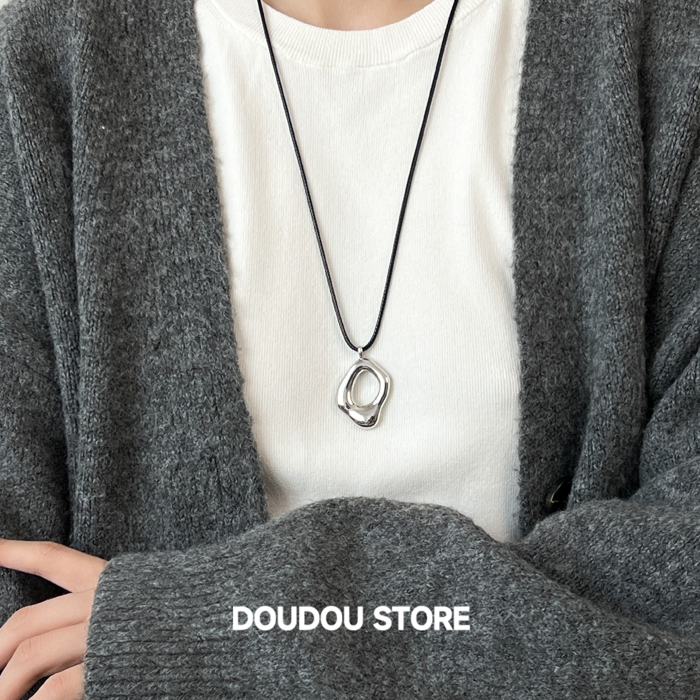 doudoustore几何黑皮绳项链