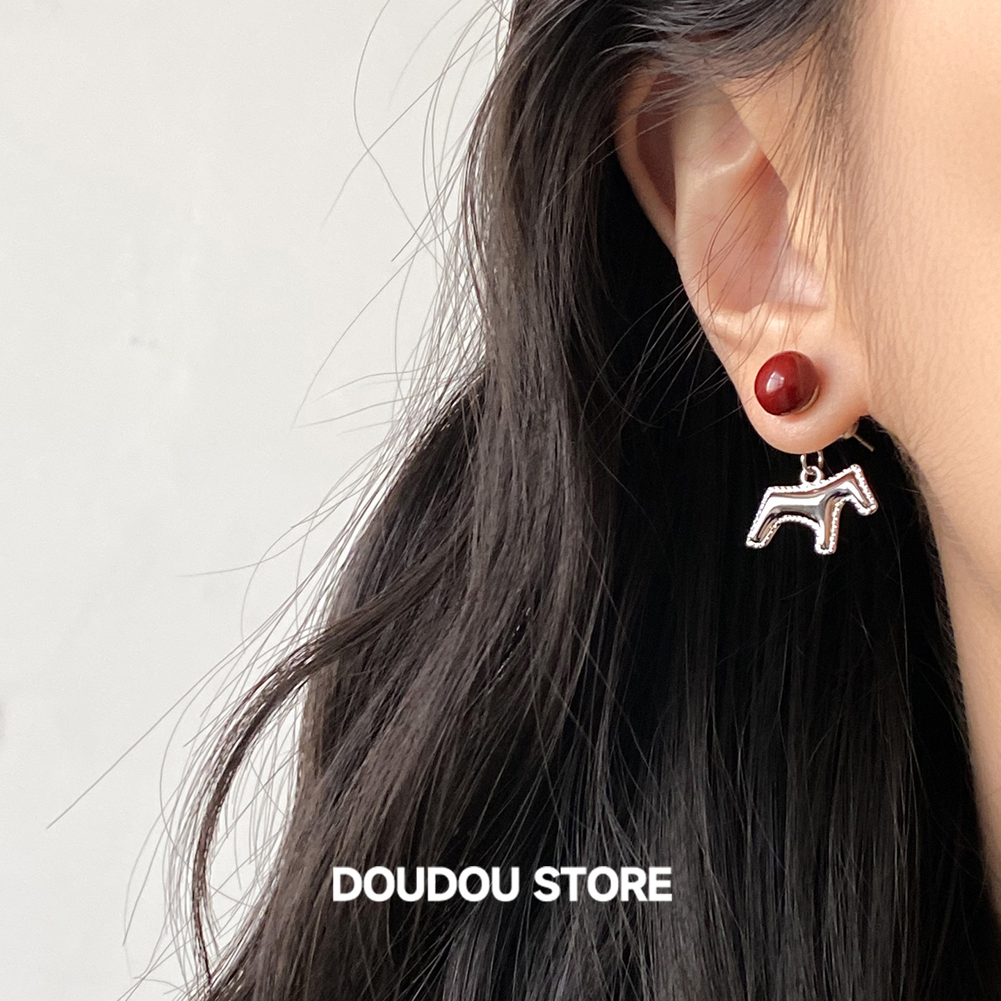 【新品88折】酒红色新年可爱小马耳环女,饰品/流行首饰/时尚饰品新,耳环,淘宝优惠券,粉丝福利购,淘宝优惠卷