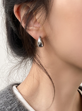 DOUDOUSTORE925银针日韩小巧简约银色水滴耳钉日常通勤耳环耳饰女
