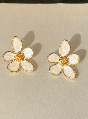 DOUDOUSTORE925银针超仙温柔白色春夏花朵耳钉高级感滴釉耳环耳饰