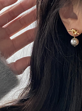 DOUDOUSTORE小灰豆施家清冷通勤日常灰色珍珠耳环女耳钉