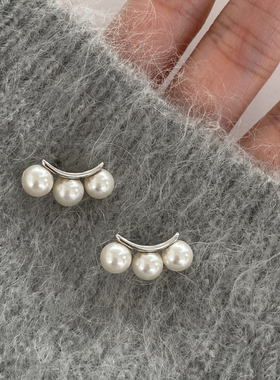 DOUDOUSTORE 925银针极简强光珍珠弧度耳钉女优雅时髦通勤耳环ins