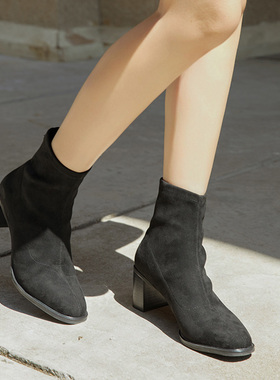 优衣美简约时尚百搭显瘦小圆头弹力绒面女式瘦瘦靴50088