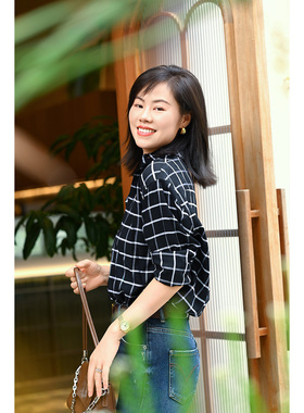 优衣美复古气质显瘦格纹衬衫女新款水洗垂顺开衫内搭13280