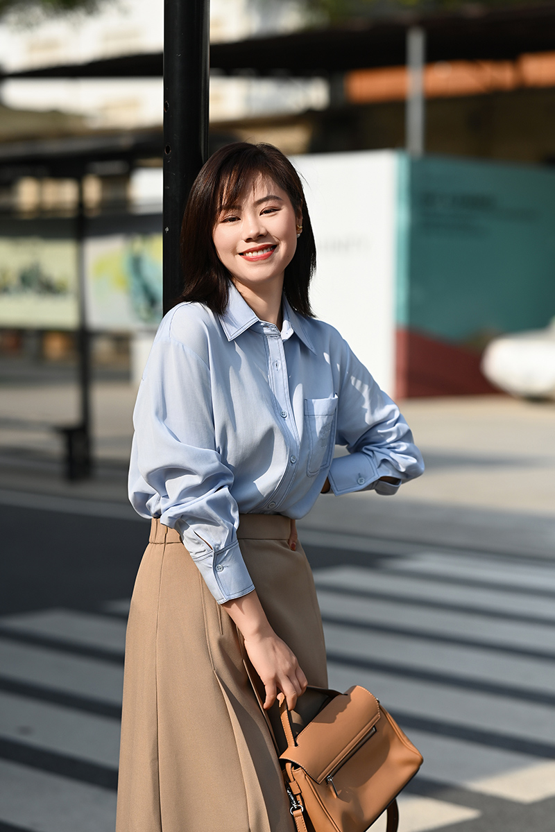 优衣美百搭显瘦时髦翻领长袖白色刺绣减龄收腰遮肉衬衫13189